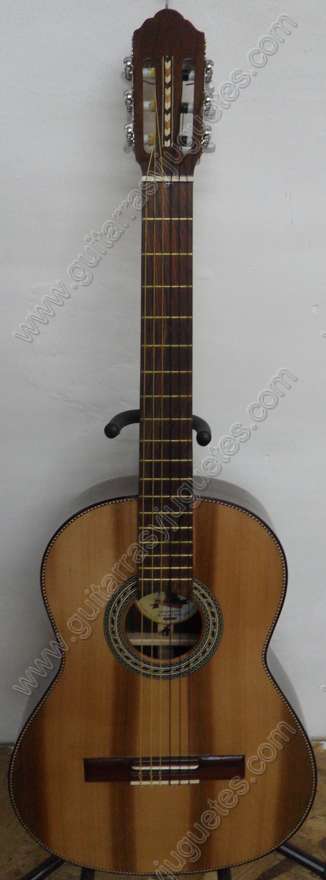 guitarra de nogal con pinabete modelo MDN de Paracho Vista 1